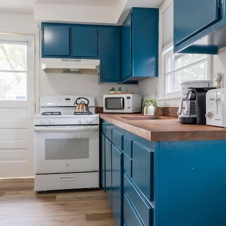 Retro Retreat Renovated 2Br, Desk, No Chore List! Kingston Luaran gambar