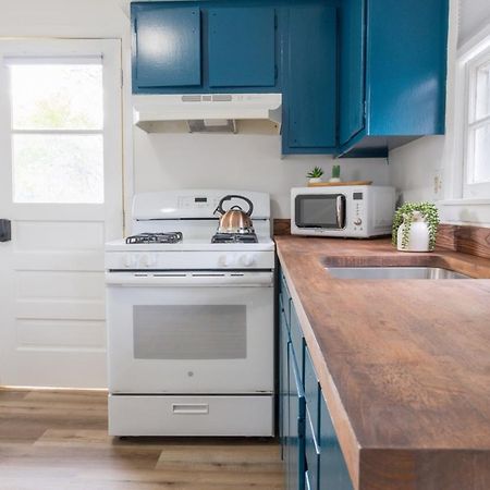 Retro Retreat Renovated 2Br, Desk, No Chore List! Kingston Luaran gambar