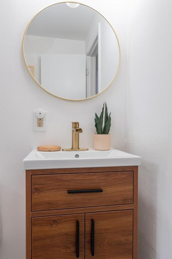 Retro Retreat Renovated 2Br, Desk, No Chore List! Kingston Luaran gambar